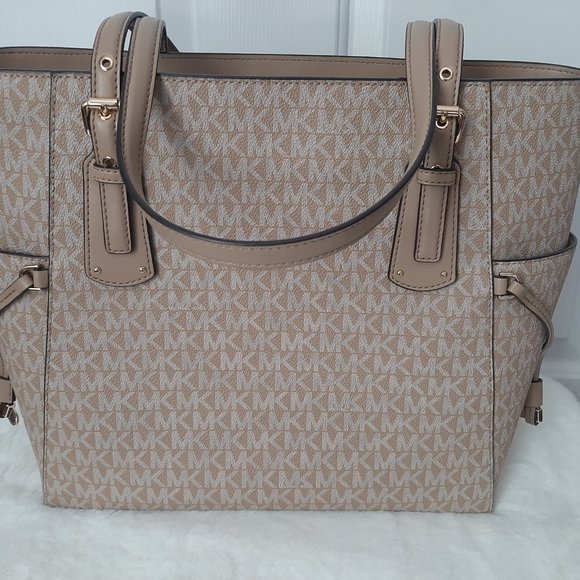 Michael Kors Voyager East / West Tote - Picture 10 of 10
